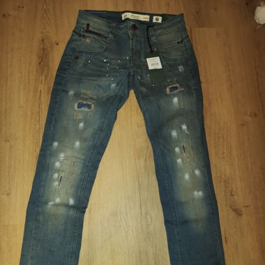 Brandneue Jeans