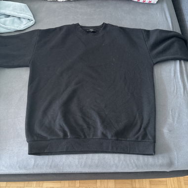 Black basic sweatshirt