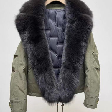 Giacca parka trendy con ecopelliccia nera