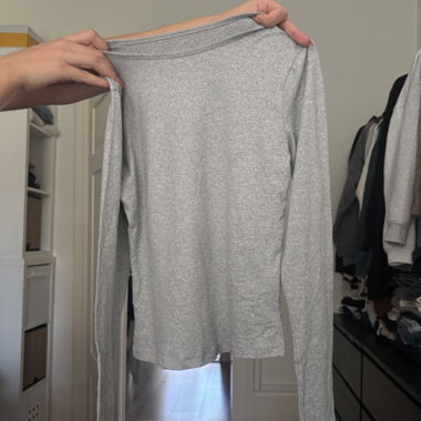T-shirt gris à manches longues