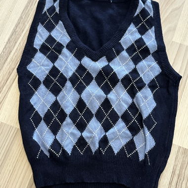 Knitted sweater vest