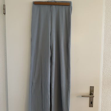 Blaue Stoffhose