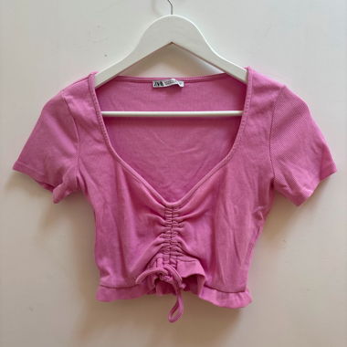 Top court rose Zara