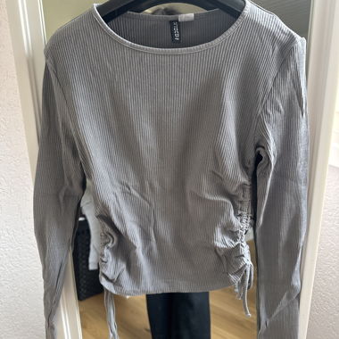 Maglia a maniche lunghe a coste con arricciature