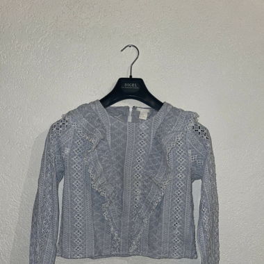 ruffled blouse, many cute details