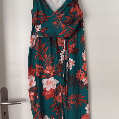 Robe d’été à bretelles motif tropical