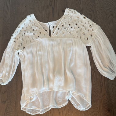 Blouse blanche en dentelle