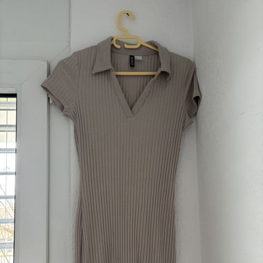Kleid Divided