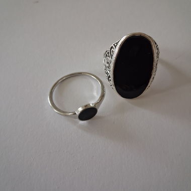 Set da 2 anelli in argento con pietra nera