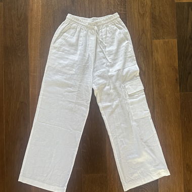 Weisse Leinen-Cargohose