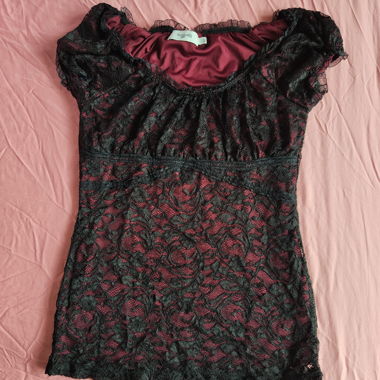 Haut à dentelle noir rouge