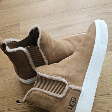 UGG Chelsea Boots Alameda