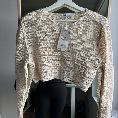Zara top corto in maglia a maniche lunghe