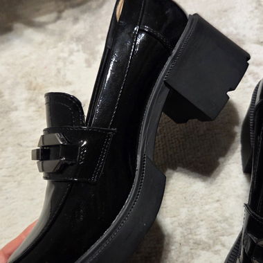 Schwarze Lack-Loafer, EU 38