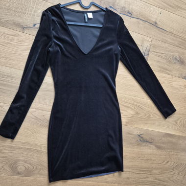 Schwarzes Samtkleid