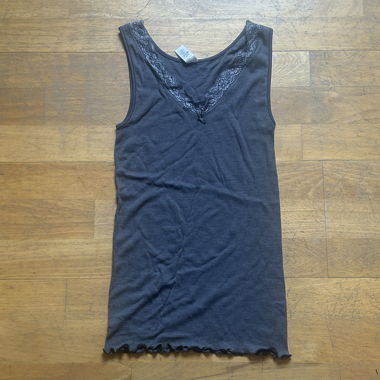 Dunkelgraues Spitzen-Cami-Top