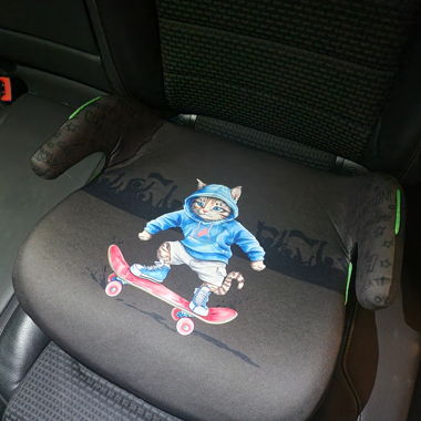 Alzasedile auto per bambino motivo gatto skater