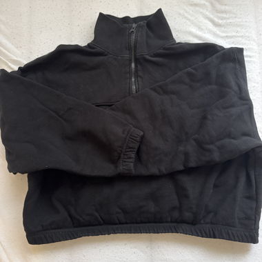 Black Crop-Top Sweater