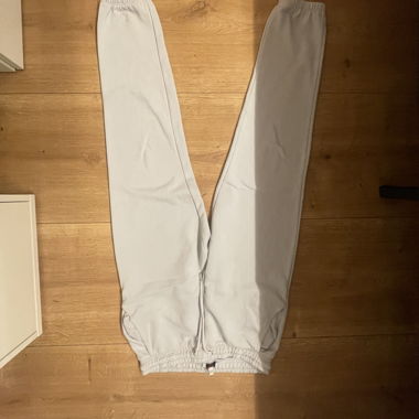 Pantaloni sportivi azzurri chiari