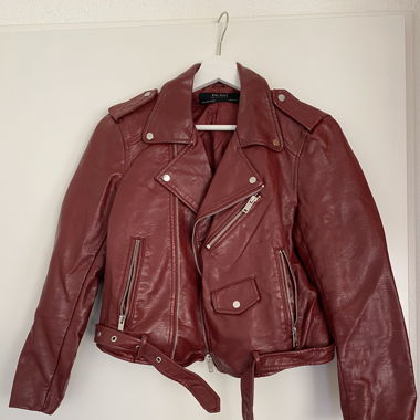 Kurze Lederjacke