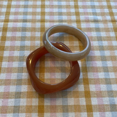 2 plastic bracelets