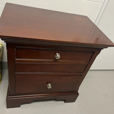 Holz-Kommode mit Schubladen
