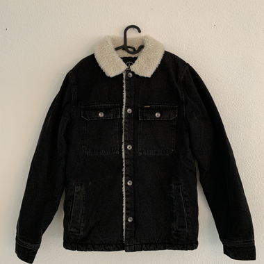 Schwarze Jeansjacke mit Teddykragen Volcom