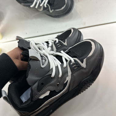 Sneakers nere e grigie per bambino