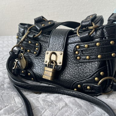 Schwarze kleine Tasche 