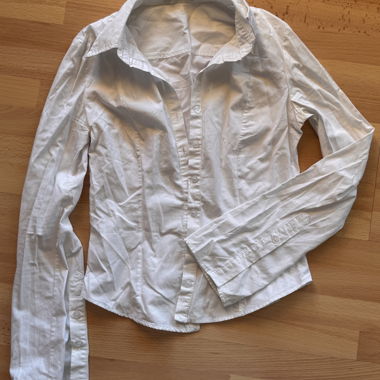 Camicia bianca abbottonata