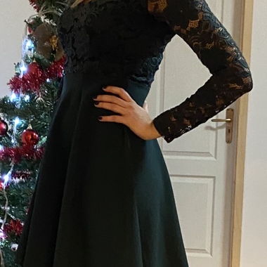 Robe patineuse verte en dentelle à manches longues