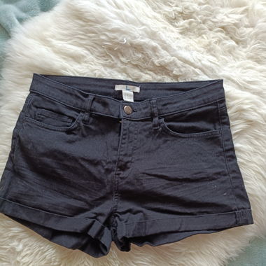 Kurze Jeanshose
