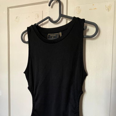 Top with opening on the sides 