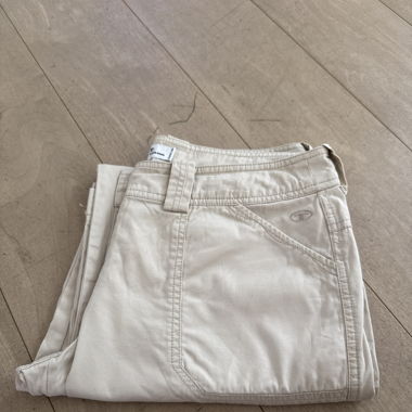 Lange beige Jeanshose 