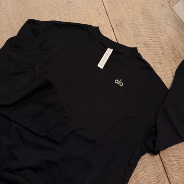 Felpa pullover Alo nera con girocollo