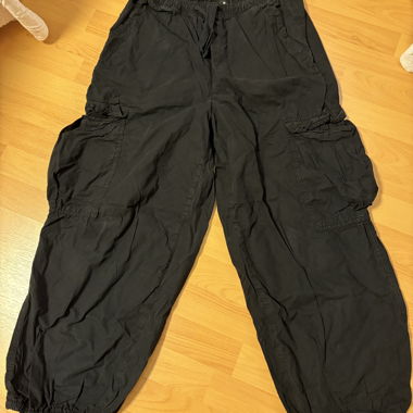 Schwarze Cargohose Urban Outfitters 