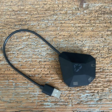 Mehrfachstecker für Maus, Tastatur und Controller.