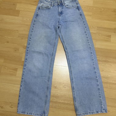 Jeans bleu clair à jambe ample