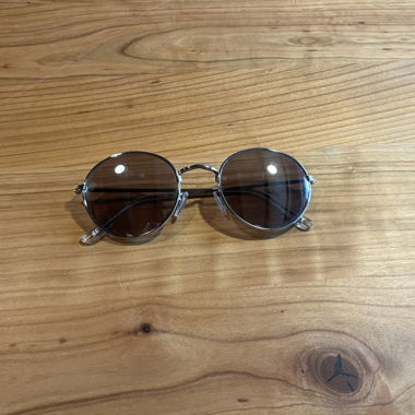 Retro-look sunglasses