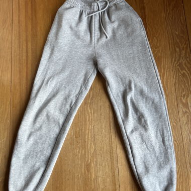Graue Jogginghose