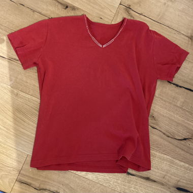 rotes V-Neck Shirt