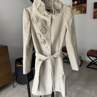 Elegante cappotto corto per mezza stagione