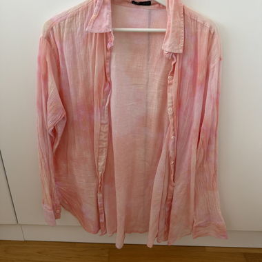 Rosa Bluse mit Knopfleiste