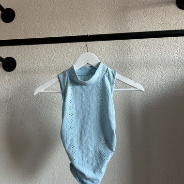 Hellblaues Top