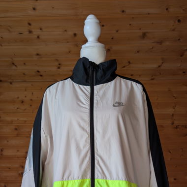 NIKE WINDBRAKER