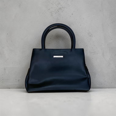 Neue schwarze Handtasche