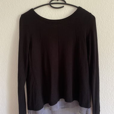 Schwarze Bluse, innen gestreift