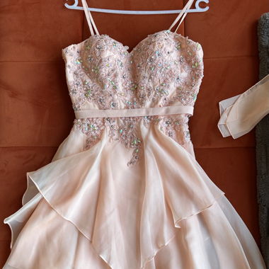 Robe de cocktail rosé à paillettes