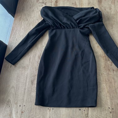Schwarzes Asos Off-Shoulder Kleid, Gr. 34