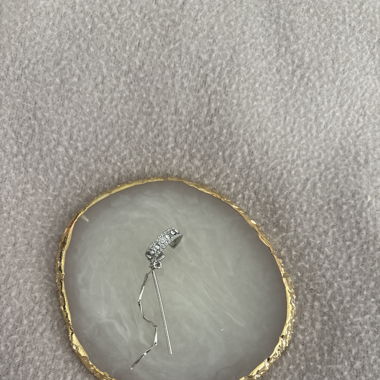 Ear cuff